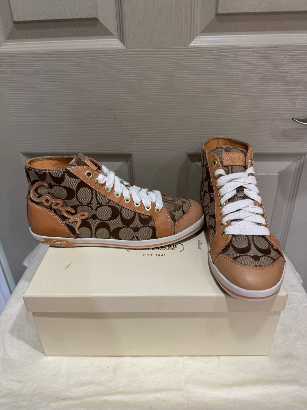 Coach Brendi High Top Sneakers Khaki Tan Signature C Monogram Canvas Sz 8.5 Box